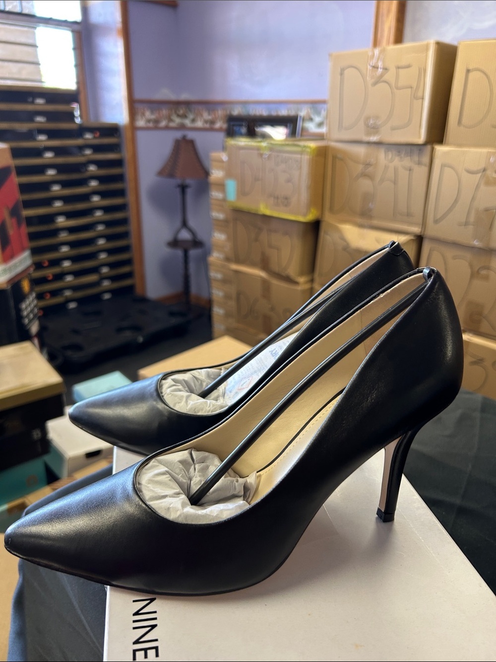 Nine West Black Leather Pointed-Toe Stiletto Pumps (Wide) - Picture 5 of 5